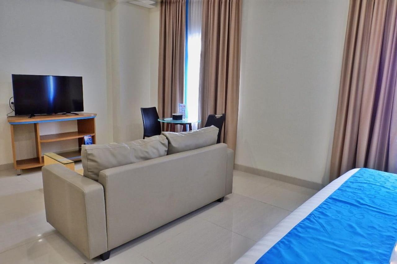 Hotel Brothers Biru Solo Baru Exterior foto