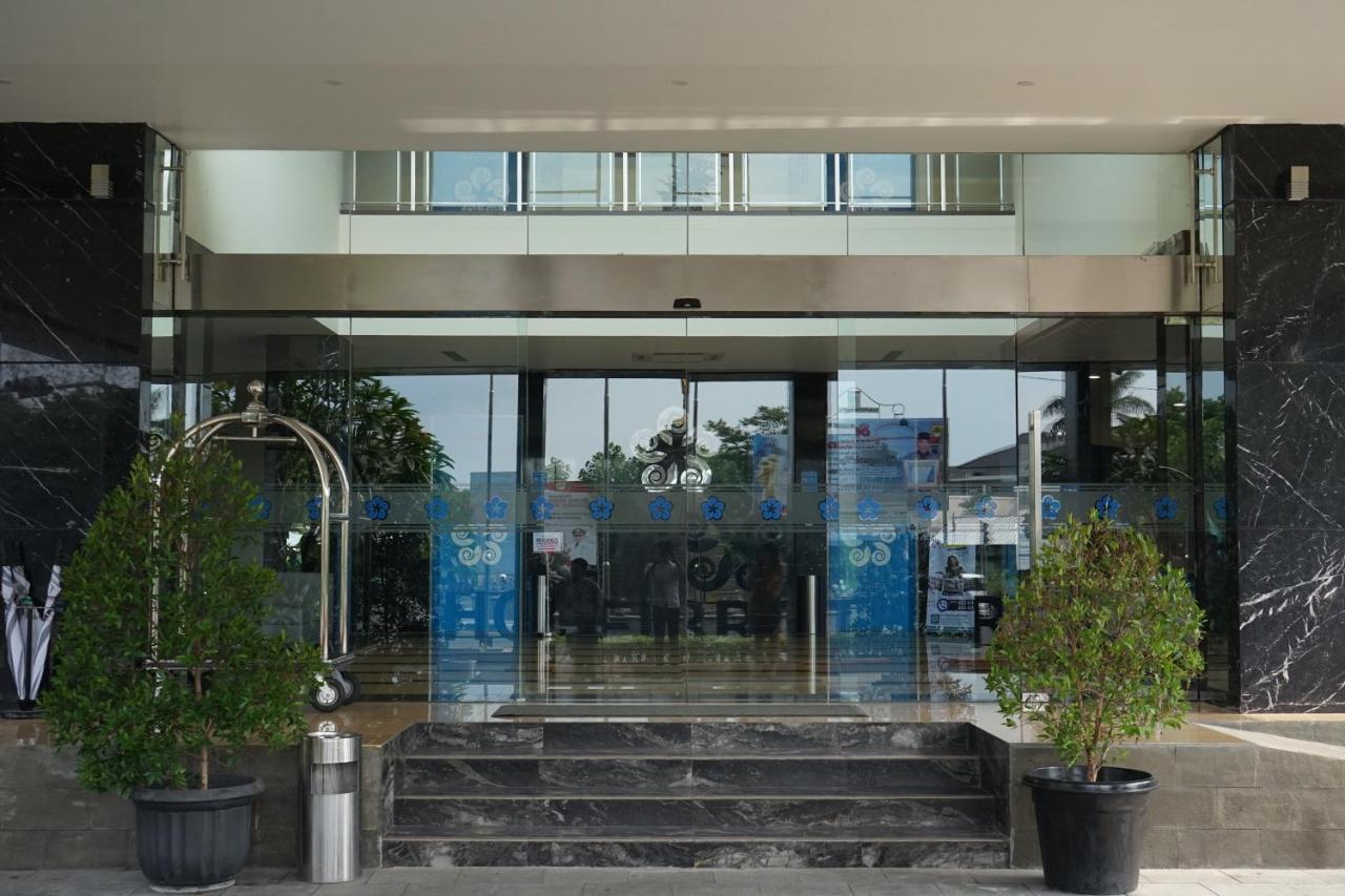 Hotel Brothers Biru Solo Baru Exterior foto